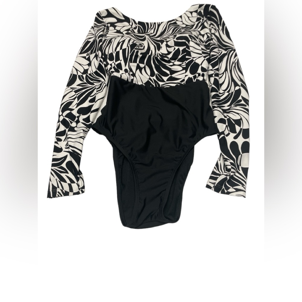 NWT Women's Freshwater
Sexy Twist Back Long Sleeve One Piece Swimsuit Padded